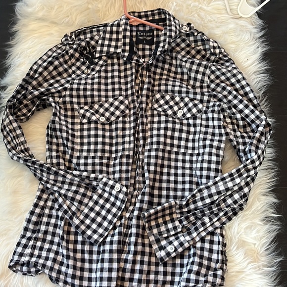 ✨5 for 25 Sale✨
Embroidered western Cut Flannel - Picture 7 of 13